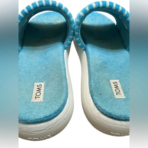TOMS Mules 'ALPARGATA MALLOW SLIDE' in Light Blue terry cloth - Picture 4 of 8